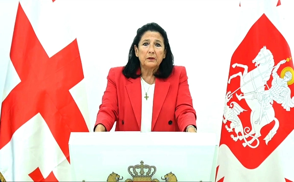 პროტესტის 300 დღე მხოლოდ რიცხვი არ არის, ეს გამბედაობის მტკიცებულებაა, დაკავებებისა და განუწყვეტელი რეპრესიების მიუხედავად, „ქართულმა ოცნებამ“ ხალხის ნების გატეხვა ვერ შეძლო - სალომე ზურაბიშვილი