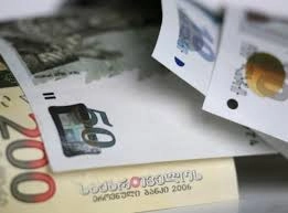ლარი კვლავ გაუფასურდა