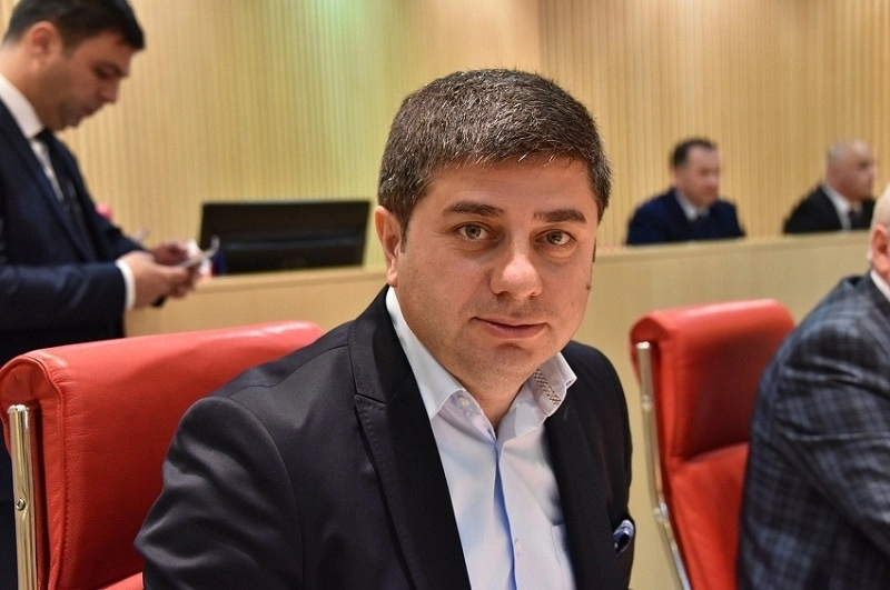ზაქარია ქუცნაშვილი დეპუტატის მანდატს ტოვებს