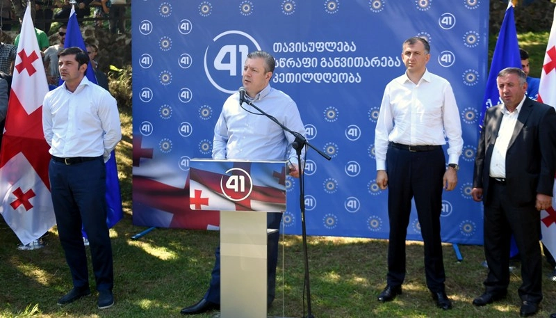 მომავალი წლიდან, მასწავლებლის საშუალო ხელფასი 800 ლარი გახდება - გიორგი კვირიკაშვილი