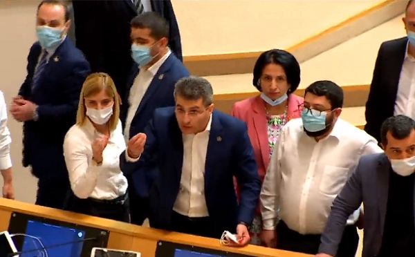 "ნაცმოძრაობა" სხვებს მკვლელს როგორ ეძახით? გაგიჟდით? - მამუკა მდინარაძე 