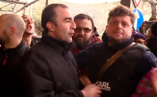 აქტივისტებმა ბიძინა ივანიშვილის სახლთან საპროტესტო აქცია გამართეს