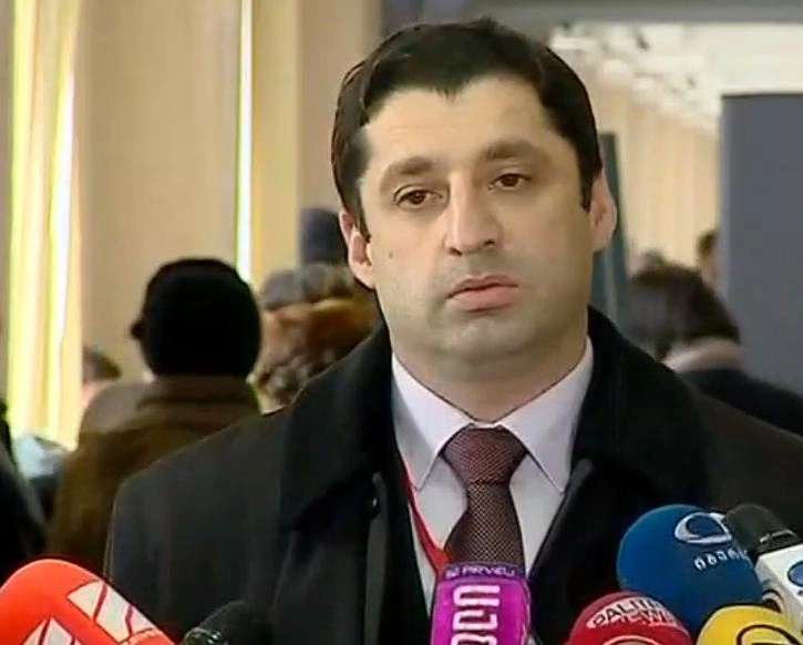  საქმის მასალებით დადასტურებულია, ბრალდებულთაგან, რომელმა რა მოქმედება განახორციელა - პროკურორი