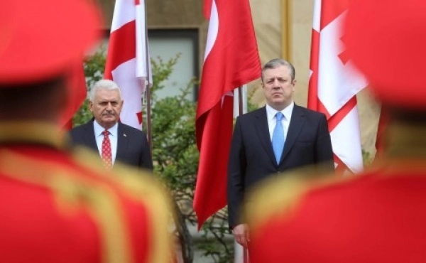 თურქეთის პრემიერმინისტრის დახვედრის ოფიციალური ცერემონია გაიმართა