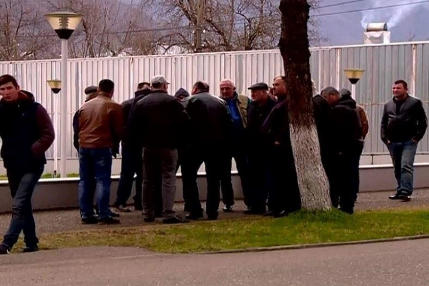 ბაღდათის მიკროავტობუსების მძღოლები გაიფიცნენ