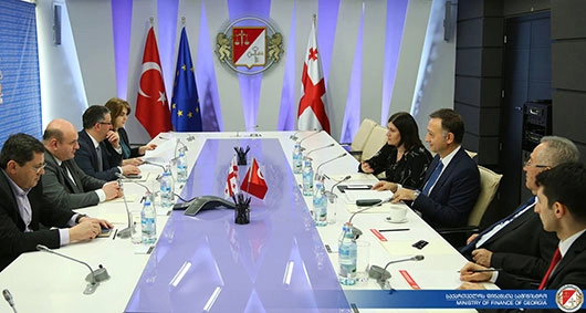  ნოდარ ხადური თურქეთის ელჩს ლევენთ გუმრუქჩუს შეხვდა